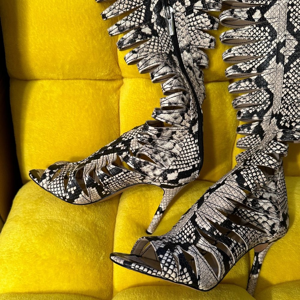 Nwot VINCE CAMUTO | Chaendra Gladiator Snake peep toe heel over knee boots 5.5